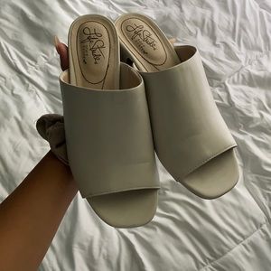 womens heeled open toe mules cream colored size7.5